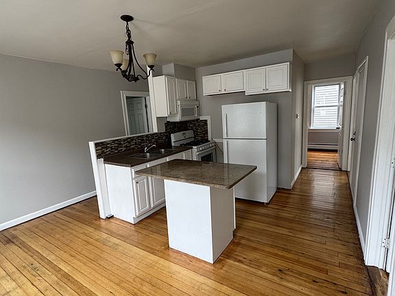 5th image of 451 Admiral St APT 2
