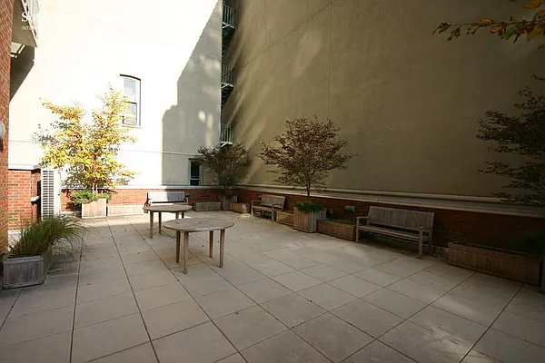 Rented by Sotheby's International Realty | media 22