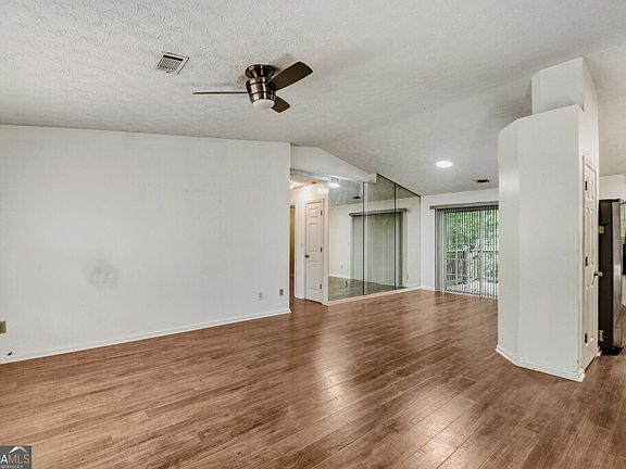4th image of 2032 Briar Trail Ct SW