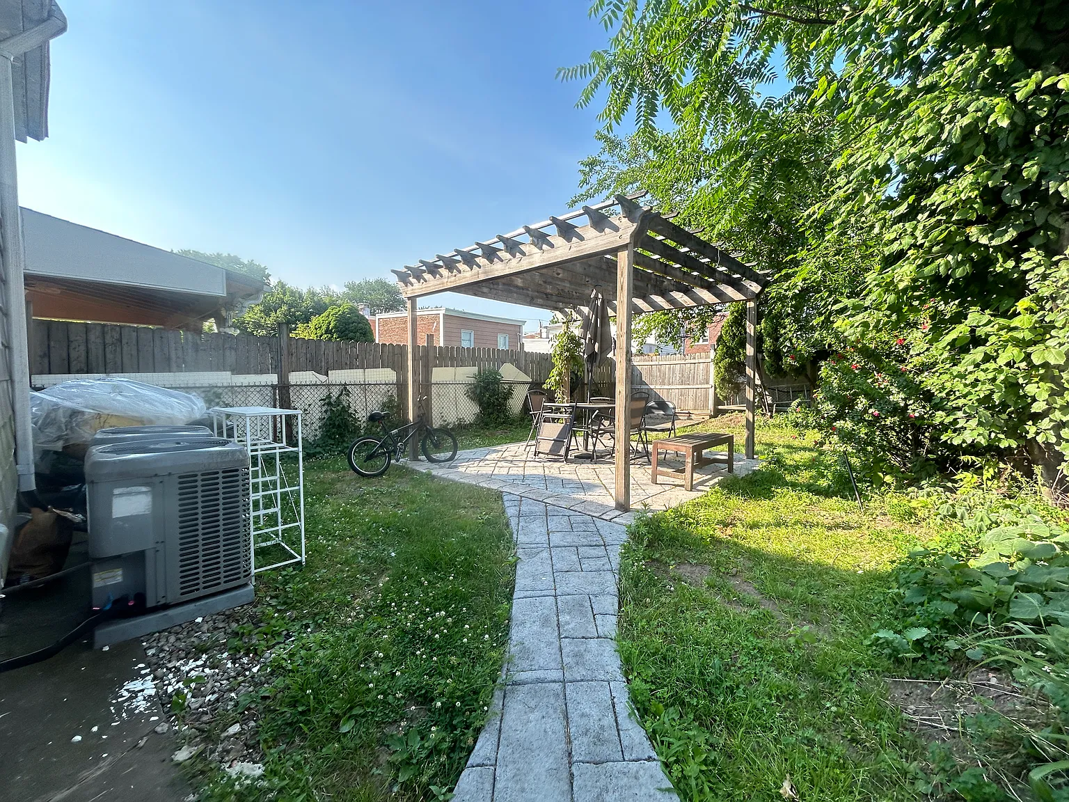 2 bed, 850 sqft, $2,300 — Photo 1