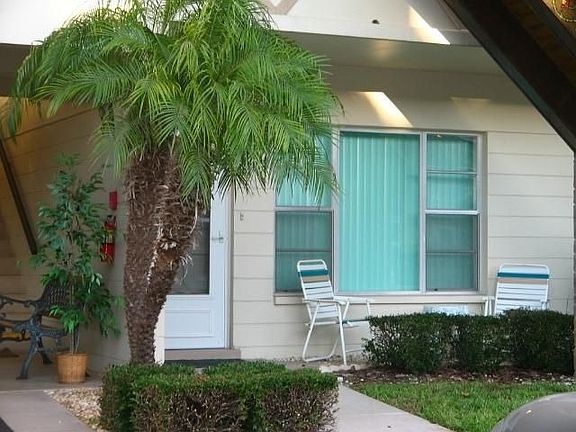 palm front sitting area