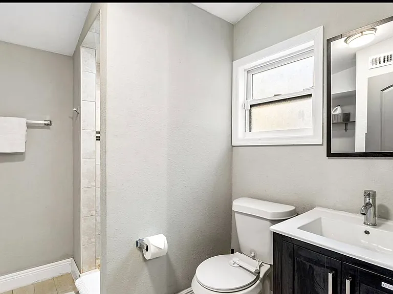 1010 E Knollwood St — Photo 12