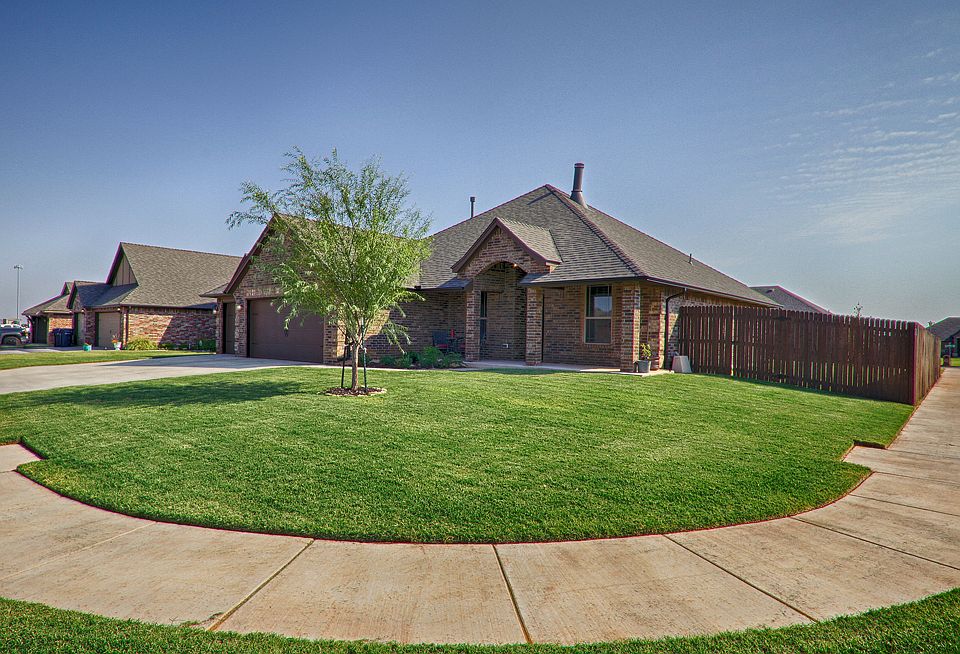 1st image of 800 Tall Grass Dr