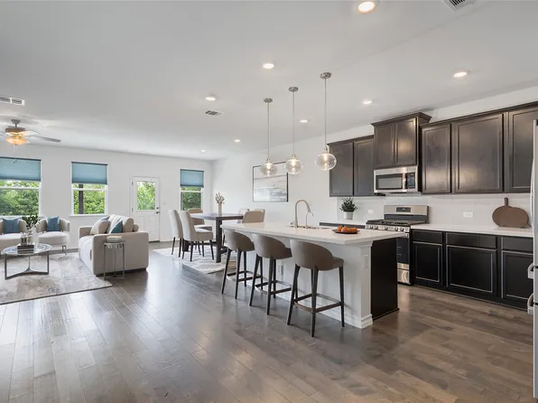 104 Stinchcomb Rd, Hutto, TX 78634