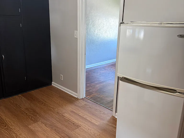 915 3rd Ave S #6 — Photo 5