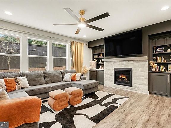 5th image of 782 Belrose Dr