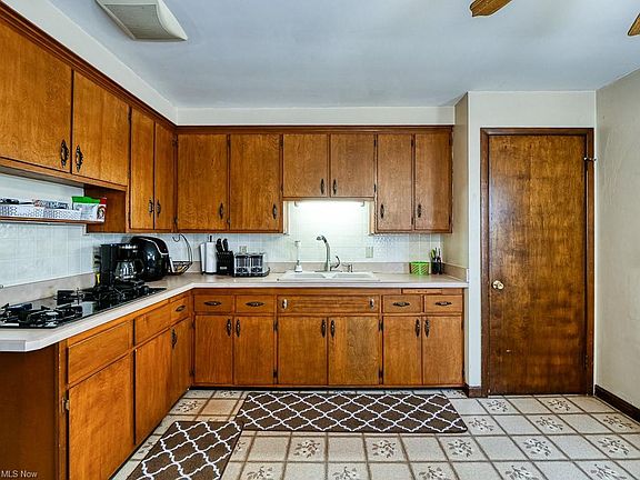 4th image of 15408 Louis Ave