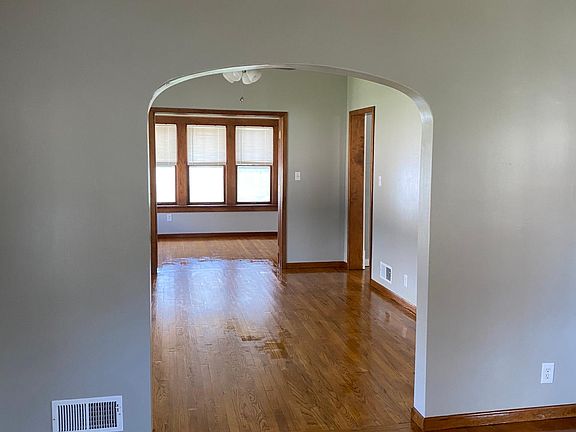 5th image of 4307 Leavenworth St