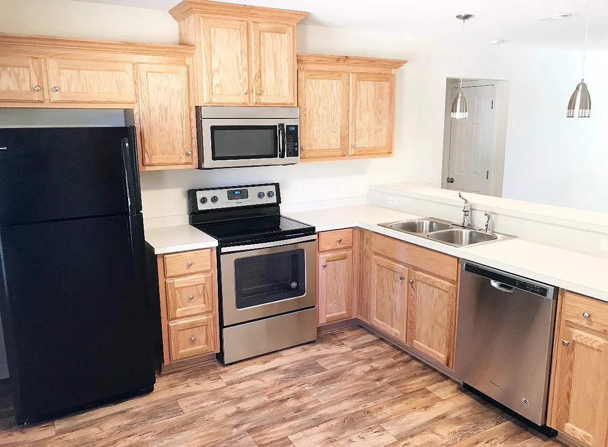 3 bed, 1120 sqft, $1,800 — Photo 4