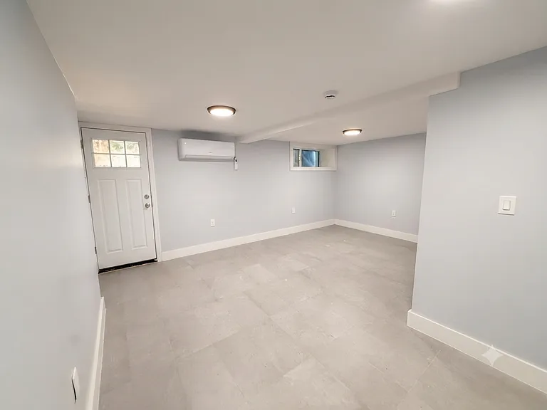 325 Eldert St #BB — Photo 6