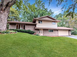 3032 Independence Cir N, Minneapolis, MN 55427