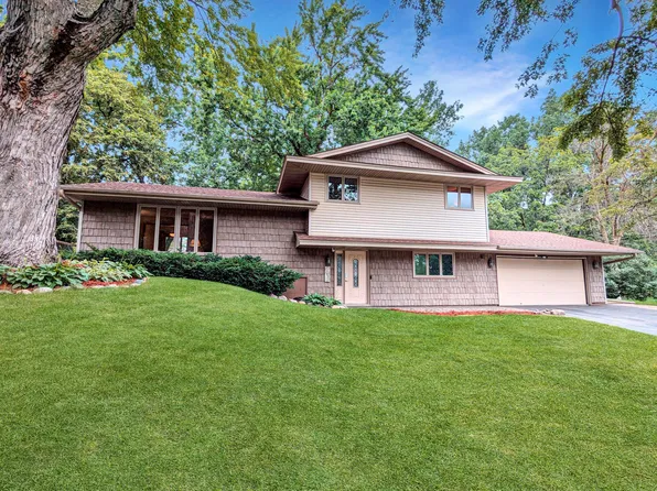 3032 Independence Cir N, Minneapolis, MN 55427