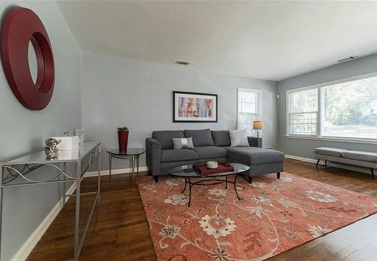 547 Westmeath Dr SW — Photo 2