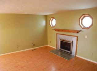 1557 Hayride Dr, Farmington, NY 14425