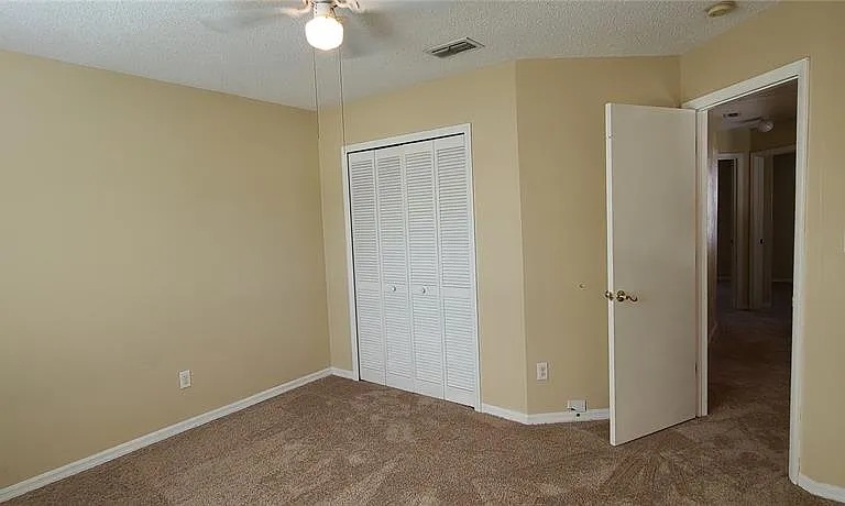 2411 Berkshire Ct — Photo 12