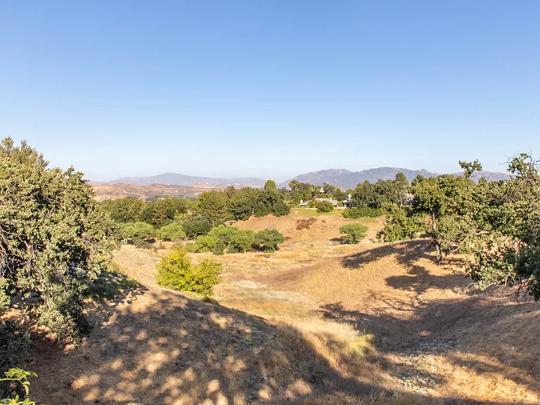 Surrounded by scenic hiking spots.