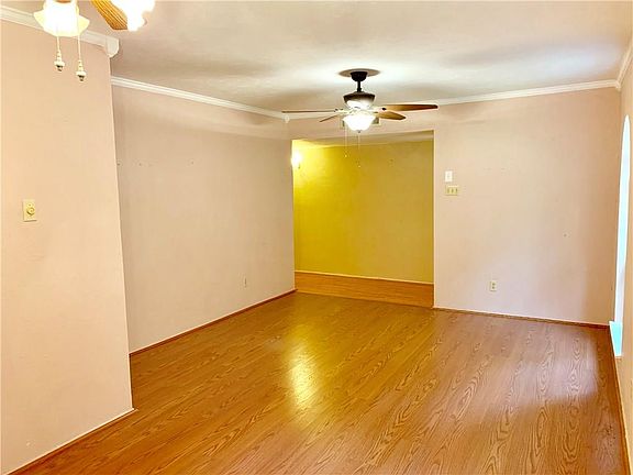 5th image of 3917 Villa Downs Dr