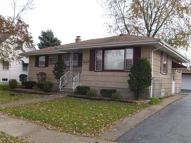 17651 Community St photo 1