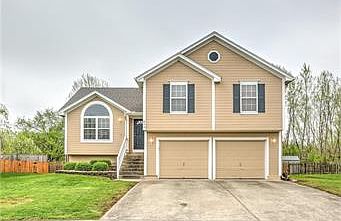 1st image of 853 SW Woodland Dr