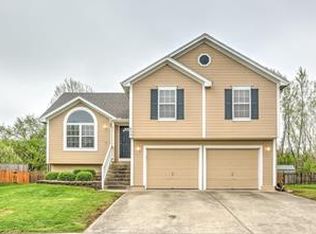 853 SW Woodland Dr, Grain Valley, MO 64029