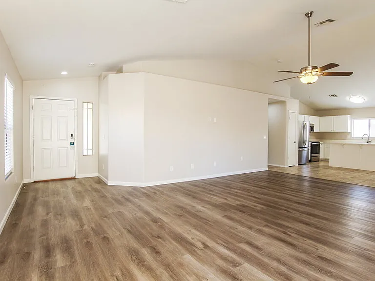 7334 W Lamar Rd — Photo 4