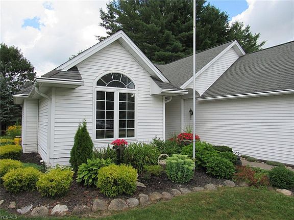 2nd image of 116 Pine Hollow Cir