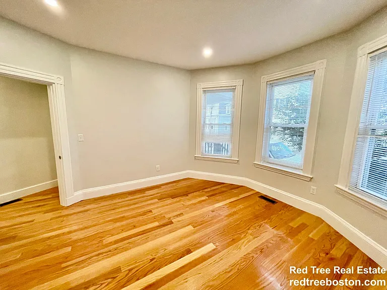 35 Newport St #2 — Photo 6