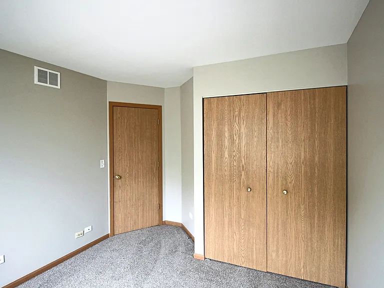 2538 Oak Tree Ln — Photo 17