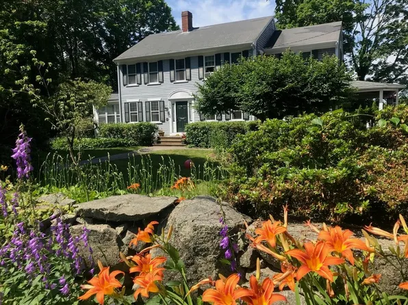 530 Elm St, Dartmouth, MA 02748