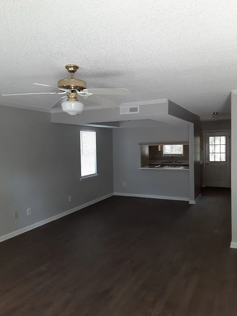 Two Bedroom Townhouse — Photo 2