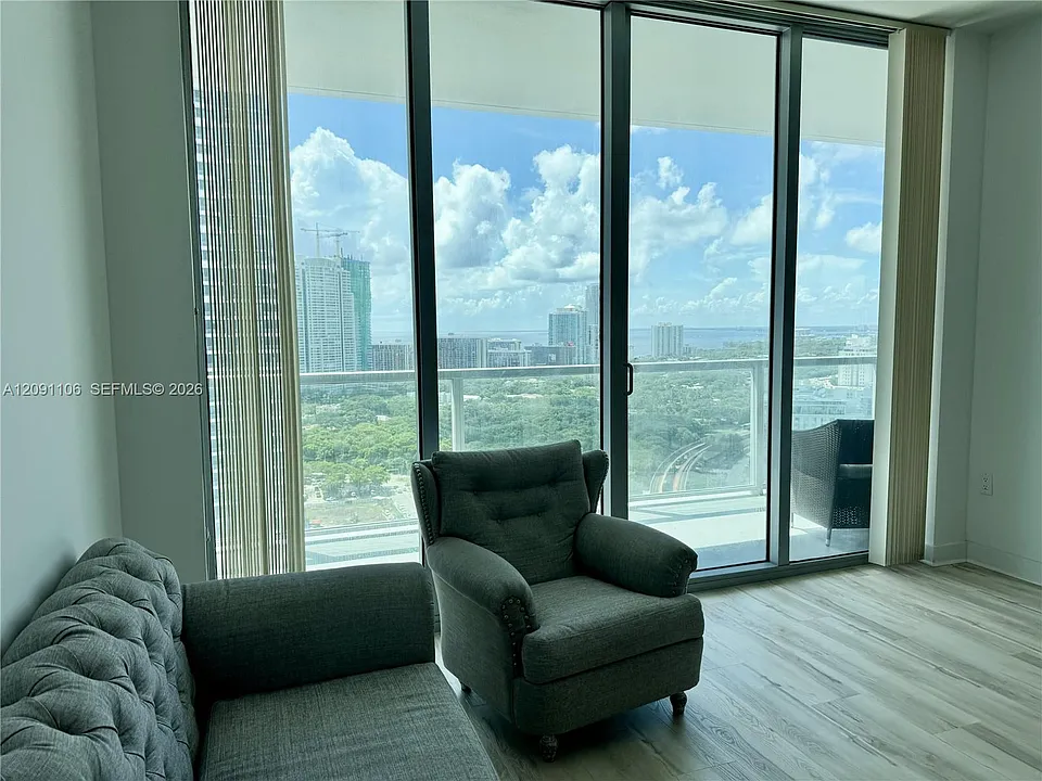 79 SW 12th St #3005