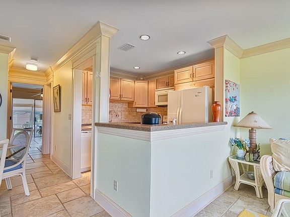 5th image of 20 Pine Arbor Ln