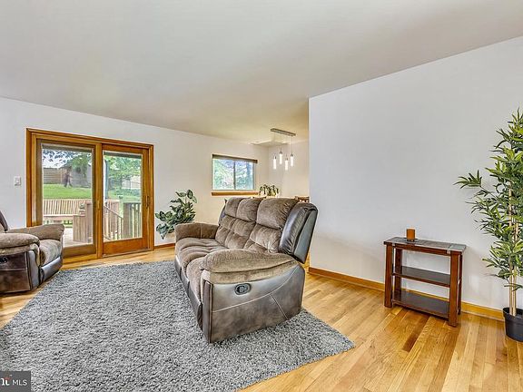 4th image of 11912 Hunters Ln