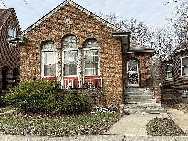8104 S Euclid Ave photo 1