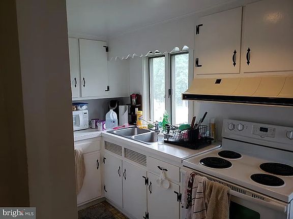 3rd image of 607 E Broad St Floor 2