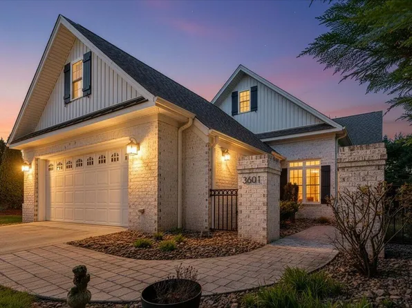 3601 Colonial Court Dr, Roanoke, VA 24018