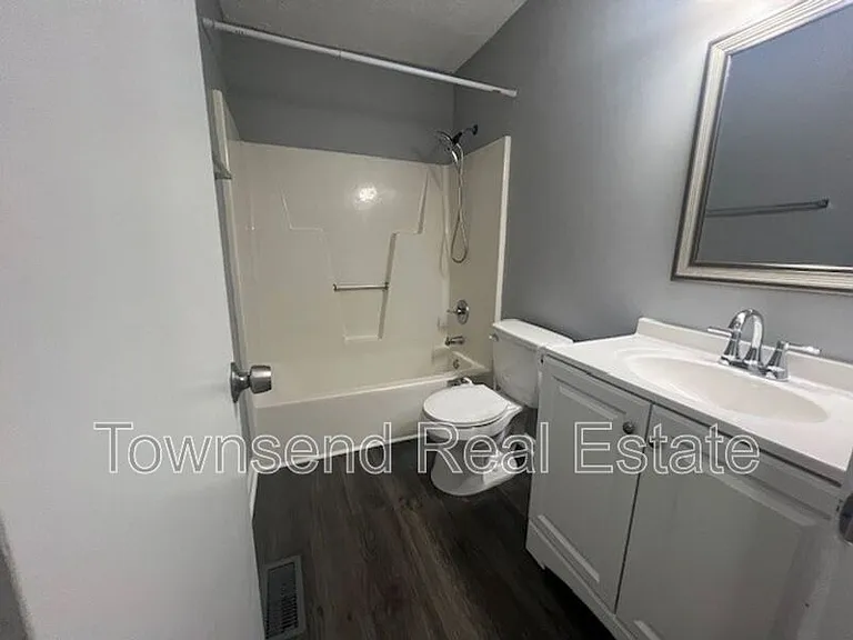 5831 Waters Edge Dr — Photo 6