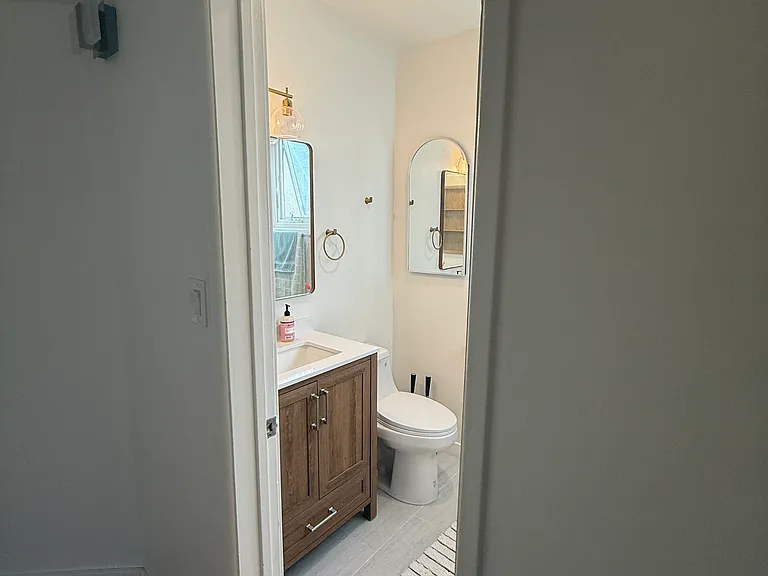 2529 Abbot Kinney Blvd #1/2 — Photo 10