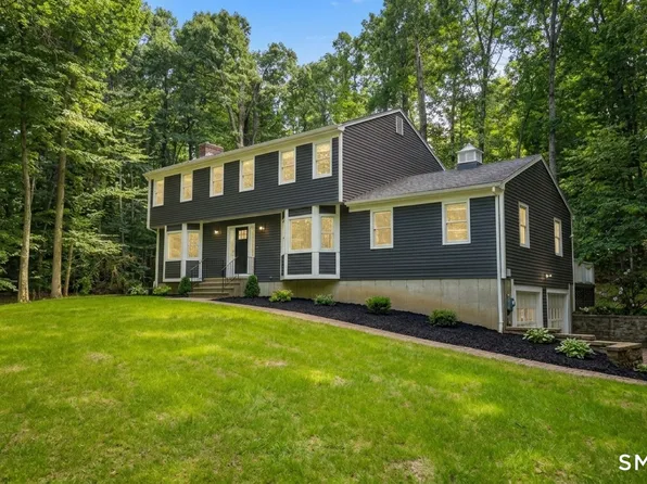 10 Leopard Drive, Newtown, CT 06482