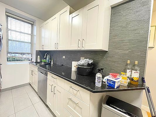 3rd image of 4995 Henry Hudson Pkwy W #1C
