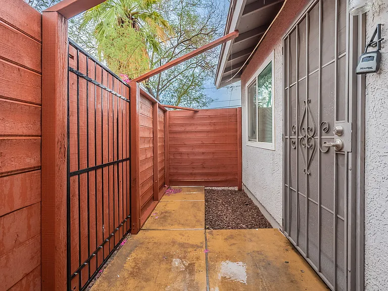 1421 E Roosevelt St #4 — Photo 3