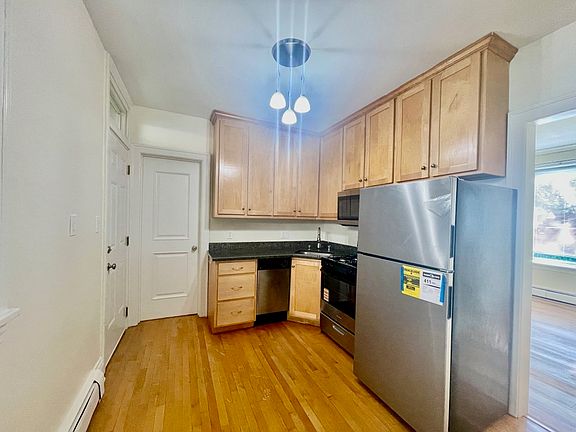 3rd image of 7027 N Damen Ave APT 2