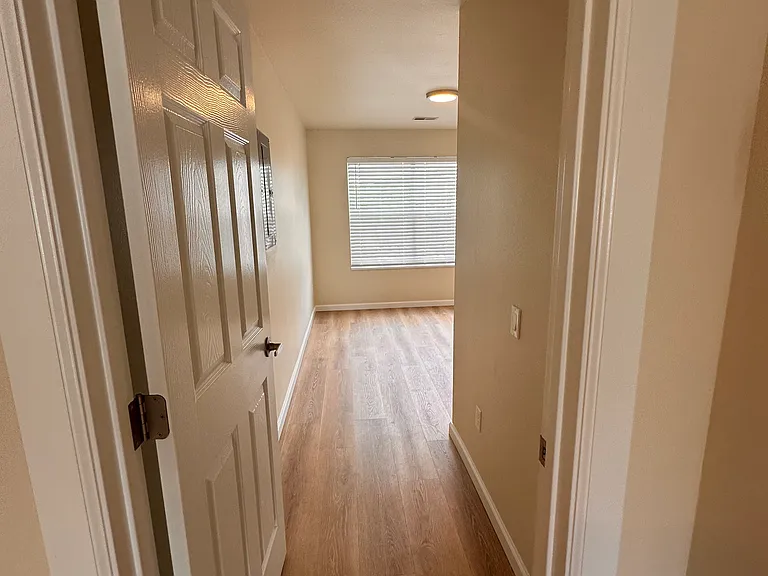 2105 E White Oak Ct #201 — Photo 7