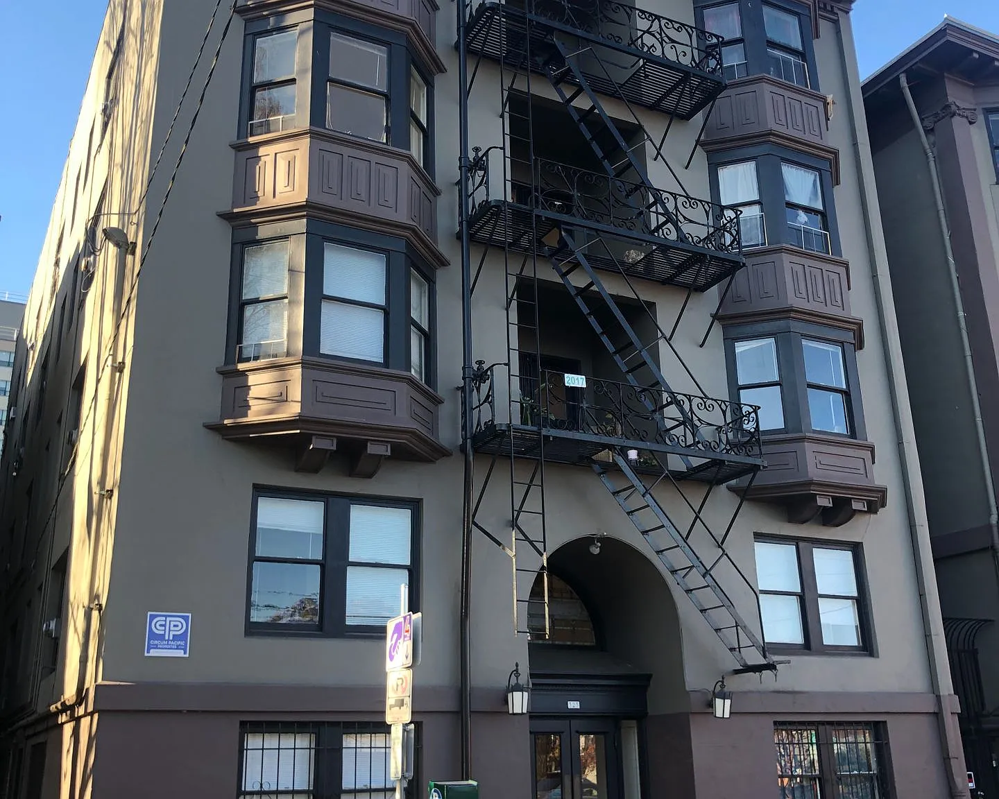 Converse Court Apartments — Photo 1
