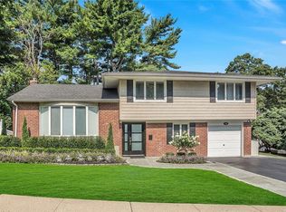 30 Gilbert Ln, Plainview, NY 11803