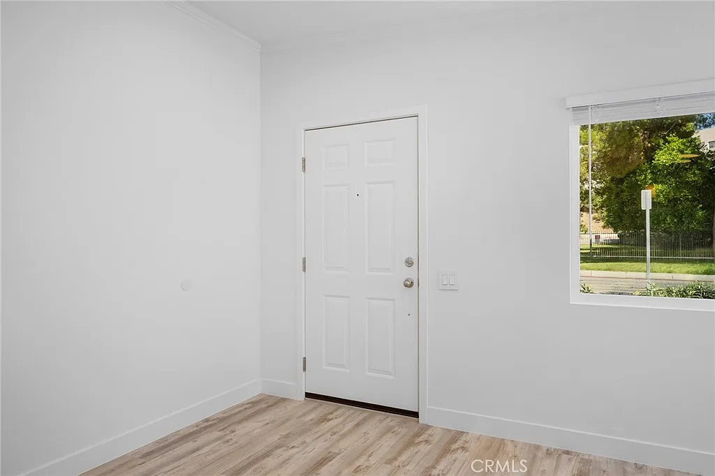 2 bed, 800 sqft, $2,990 — Photo 3