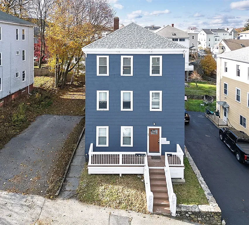 3 bed, 1200 sqft, $2,400 — Photo 1