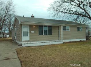 23066 Lauren Ave, Warren, MI 48089
