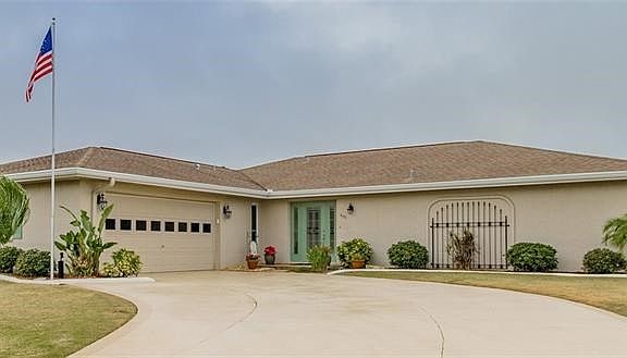 2nd image of 405 Smithfield Ln