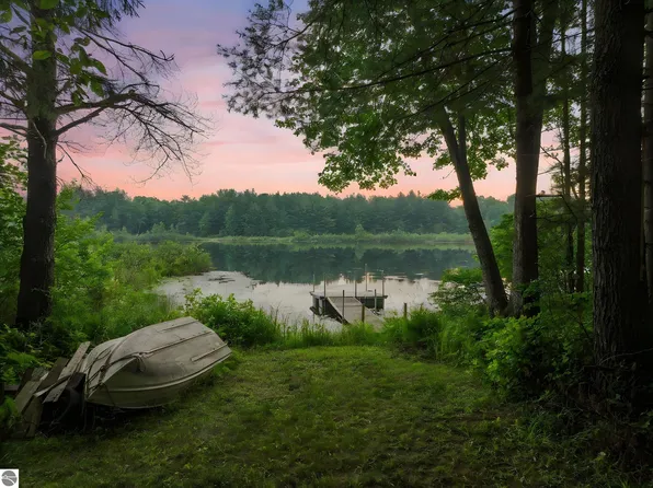 17510 190th Ave, Leroy, MI 49655